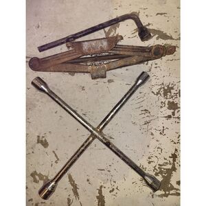 Car wheel 🛞 changing axle set